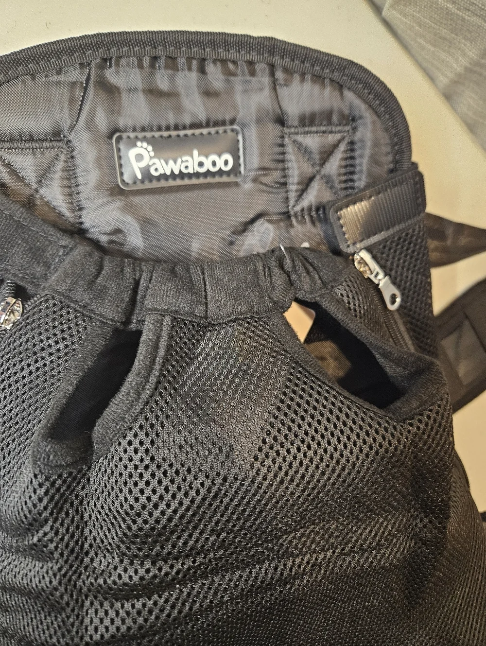 Pawaboo Pet Carrier Backpack, Legs Out, Easy-Fit for Traveling. XL NEW!